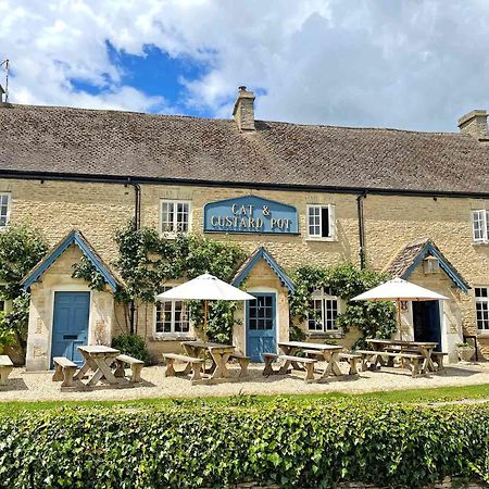 Cat And Custard Pot Inn Shipton Moyne Exterior photo