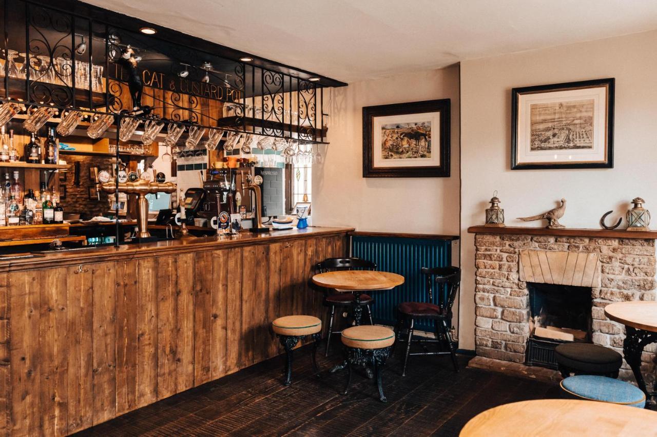 Cat And Custard Pot Inn Shipton Moyne Exterior photo