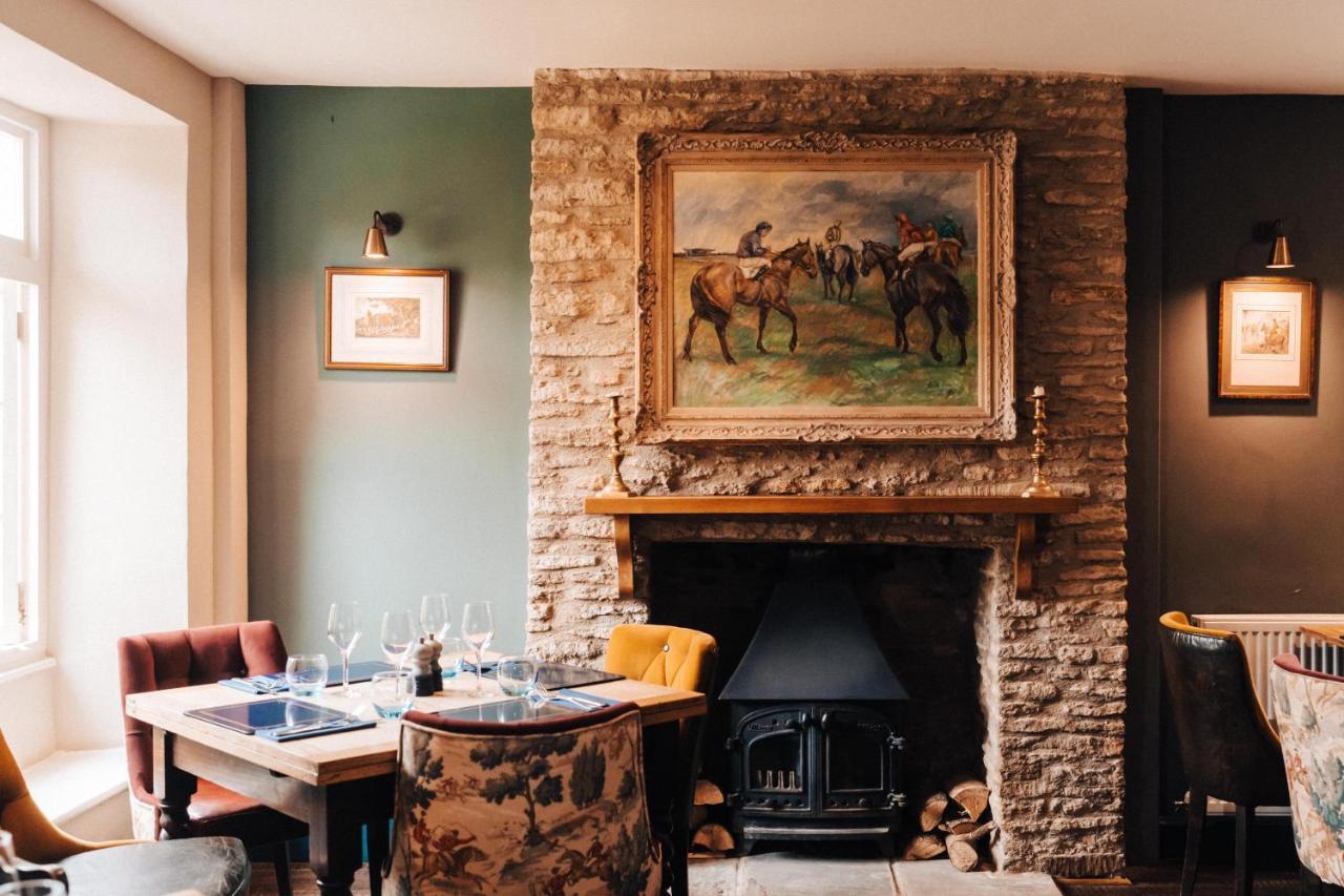 Cat And Custard Pot Inn Shipton Moyne Exterior photo