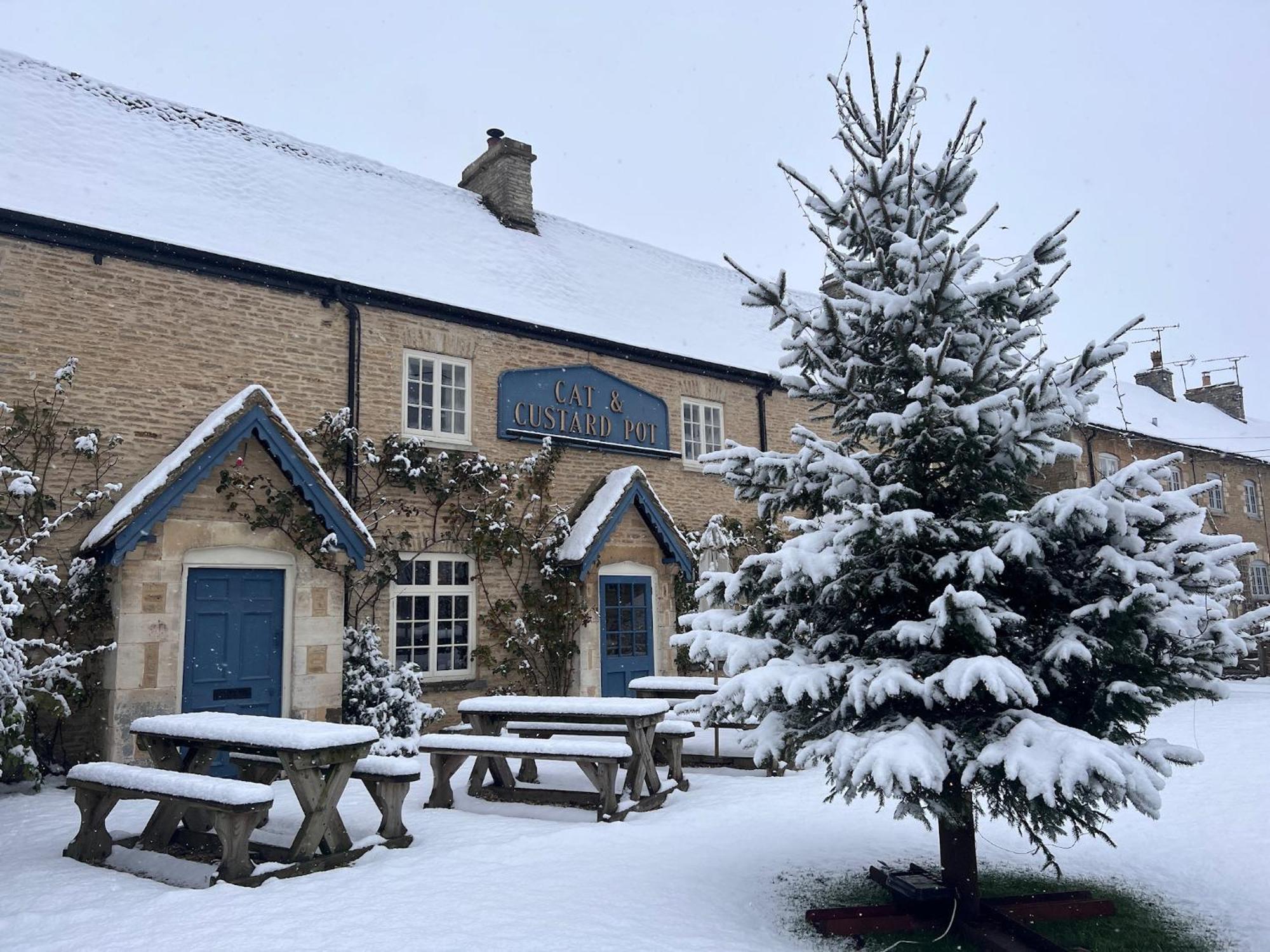 Cat And Custard Pot Inn Shipton Moyne Exterior photo