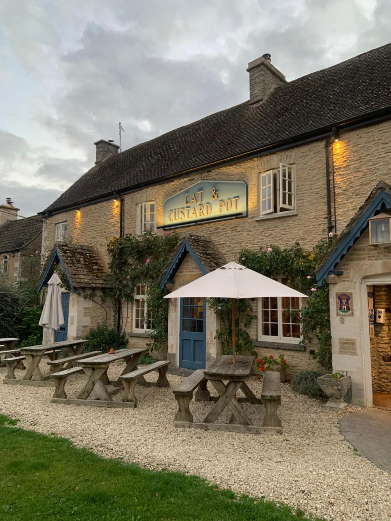 Cat And Custard Pot Inn Shipton Moyne Exterior photo