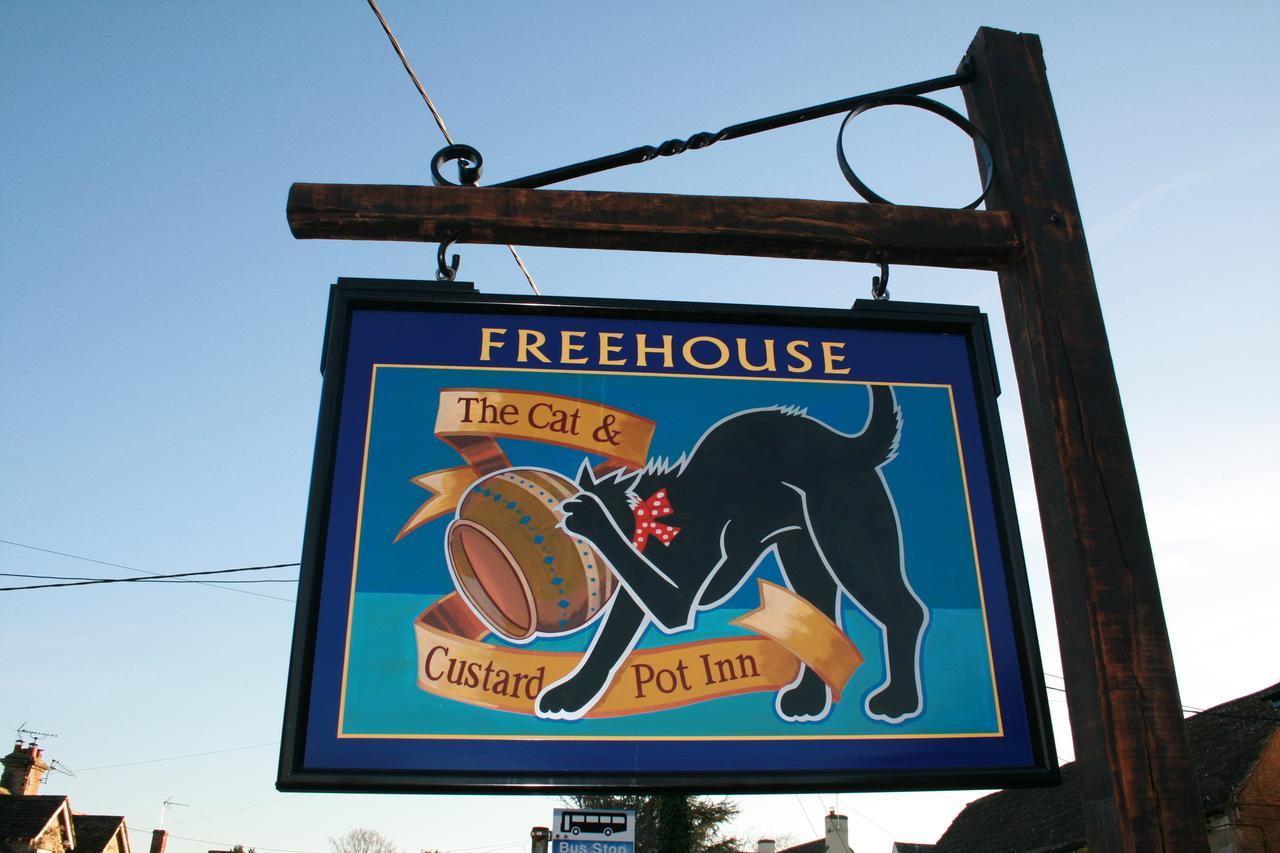 Cat And Custard Pot Inn Shipton Moyne Exterior photo